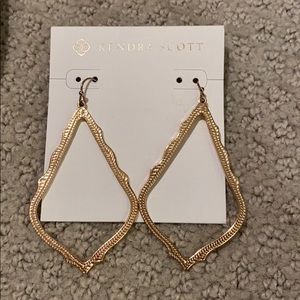 Kendra Scott Sophee Drop Earrings in Gold